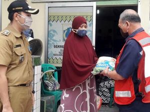 Ribuan Paket Sembako untuk Warga Terdampak COVID-19 Ribuan Paket Sembako untuk Warga Terdampak COVID-19