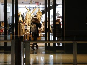 Setelah J.Crew Bangkrut, Toko Ritel Lain Siap Menyusul Setelah J.Crew Bangkrut, Toko Ritel Lain Siap Menyusul