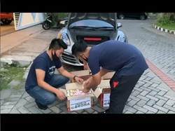 Tanggapi Aksi Ferdian Paleka, YouTuber Ini Bagikan Kardus Isi Uang Jutaan Rupiah