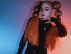 Putus Lagi dari Elon Musk, Grimes Kini Pacaran dengan Transgender