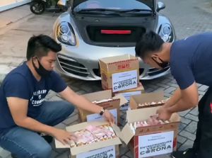 Balas Prank Sembako Sampah, Pengusaha Ini Bagi Sembako Isi Uang Balas Prank Sembako Sampah, Pengusaha Ini Bagi Sembako Isi Uang