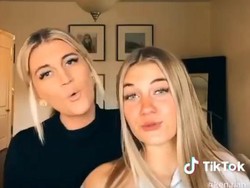 Ibu-ibu Cantik Ini Viral di TikTok karena Disangka Kembaran Putrinya
