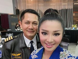 Fitri Carlina Merasa Berat Hati Lepas Suami Kerja saat Lebaran Fitri Carlina Merasa Berat Hati Lepas Suami Kerja saat Lebaran