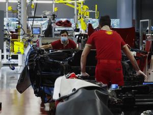 Krisis Semikonduktor Bikin Inden Lama, Produksi Ferrari Gas Terus Krisis Semikonduktor Bikin Inden Lama, Produksi Ferrari Gas Terus