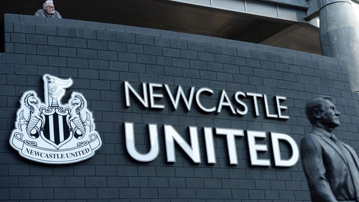 NEWCASTLE UPON TYNE, ENGLAND - FEBRUARY 01: A Newcastle United fan looks on prior to during the Premier League match between Newcastle United and Norwich City at St. James Park on February 01, 2020 in Newcastle upon Tyne, United Kingdom. (Photo by Mark Runnacles/Getty Images)