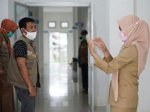Gunakan Labkesda Jadi Tempat Istirahat, Bupati Luwu Utara Semangati Tim Medis