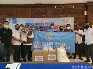 Persela Sumbang Hasil Lelang Jersey untuk Lawan Corona