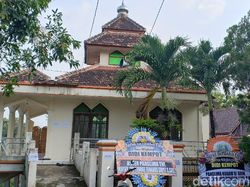 Musala Al Istiqomah, Kenang-kenangan dari Didi Kempot untuk Istri dan Tetangga Musala Al Istiqomah, Kenang-kenangan dari Didi Kempot untuk Istri dan Tetangga