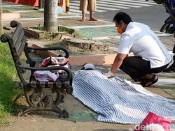 Pingsan di Taman, Perempuan Asal Pati Dievakuasi Mobil Patroli Polisi