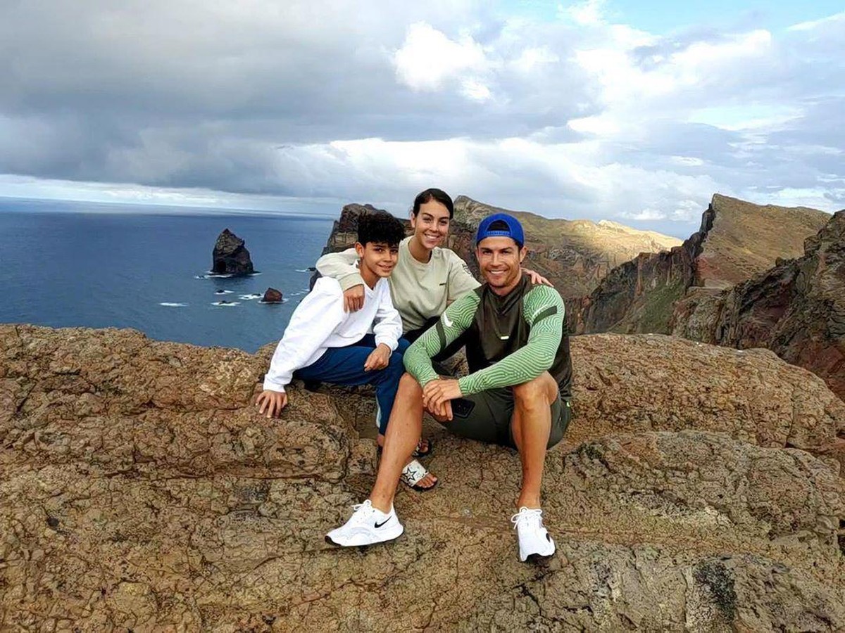 Cristiano Ronaldo dan Kekasih Tersenyum Lebar di Tempat Ini (Instagram/cristiano)