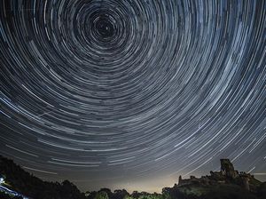 Kalender Astronomi November 2022: Hujan Meteor - Gerhana Bulan Total Terakhir Kalender Astronomi November 2022: Hujan Meteor - Gerhana Bulan Total Terakhir