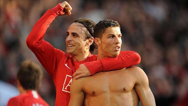 MANCHESTER, ENGLAND - APRIL 25:  Cristiano Ronaldo (R) of Manchester United is congratulated by team mate Dimitar Berbatov after scoring his team's third goal during the Barclays Premier League match between Manchester United and Tottenham Hotspur at Old Trafford on April 25, 2009 in Manchester, England.  (Photo by Shaun Botterill/Getty Images)
