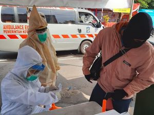 Seorang Biker Reaktif Rapid Test Terciduk di Check Point Bundaran Waru