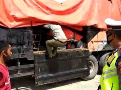 Tepergok Polisi Ngumpet Bareng Mesin Giling Padi, Warga di Jambi Batal Mudik