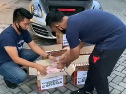 Viral Crazy Rich Surabaya Bagi Mi Instan Isi Uang di Tengah Pandemi Corona