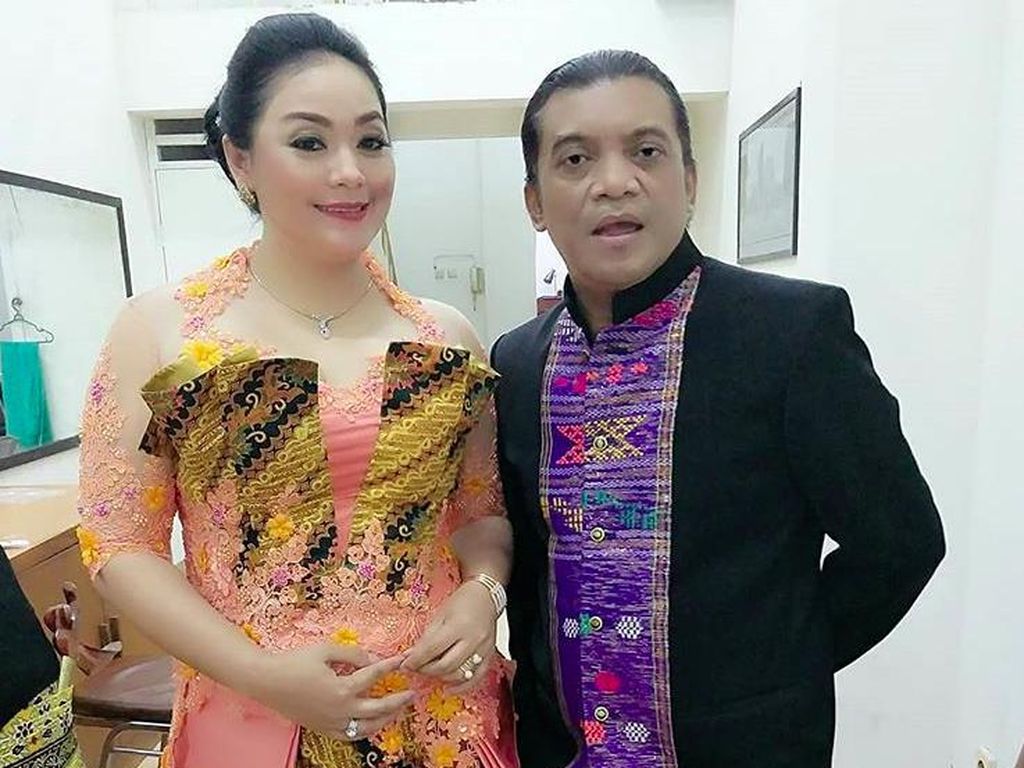 Yan Vellia Curhat Lebaran Tanpa Didi Kempot Yan Vellia Curhat Lebaran Tanpa Didi Kempot