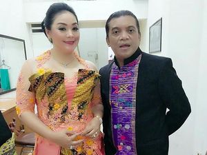 Yan Vellia Curhat Lebaran Tanpa Didi Kempot Yan Vellia Curhat Lebaran Tanpa Didi Kempot