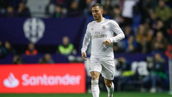 VALENCIA, SPAIN - FEBRUARY 22: Eden Hazard of Real Madrid runs with the ball during the Liga match between Levante UD and Real Madrid CF at Ciutat de Valencia on February 22, 2020 in Valencia, Spain. (Photo by Eric Alonso/Getty Images)