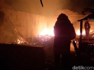 Hanya Karena Ingin Usir Nyamuk, Gudang Mebel di Pasuruan Terbakar