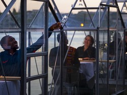 Damai dengan COVID-19, Belanda Cabut Aturan Jaga Jarak dan Wajib Masker