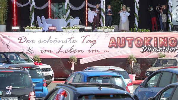 Unik! Resepsi Pernikahan di Jerman Digelar Via Drive In