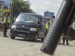 Masih Ada yang Nekat, Polisi Amankan Puluhan Travel Gelap di Bekasi