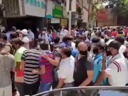 Video Warga India Antre Beli Miras Usai Lockdown Diperlonggar