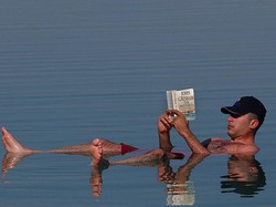 Kok Bisa Laut Ini Tolak Tubuh Manusia? Begini Faktanya