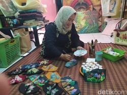 Buat Masker Lukis, Seniman Sidoarjo Untung Belasan Juta Rupiah