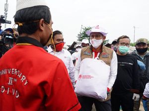 Muncul Suara Miring gegara Aksi Bareng Relawan Jokowi, Sandiaga Buka Suara Muncul Suara Miring gegara Aksi Bareng Relawan Jokowi, Sandiaga Buka Suara