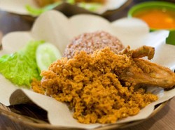 Kriuk Gurih Ayam Goreng Kremes Ini Bisa Diantar ke Rumah
