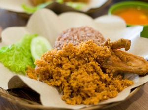 Enak Pol! 5 Ayam Goreng Maknyus di Surabaya Buat Santap Siang Enak Pol! 5 Ayam Goreng Maknyus di Surabaya Buat Santap Siang