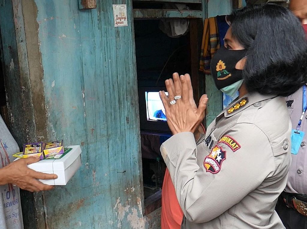 Kala Polwan Berbagi untuk Negeri Kala Polwan Berbagi untuk Negeri