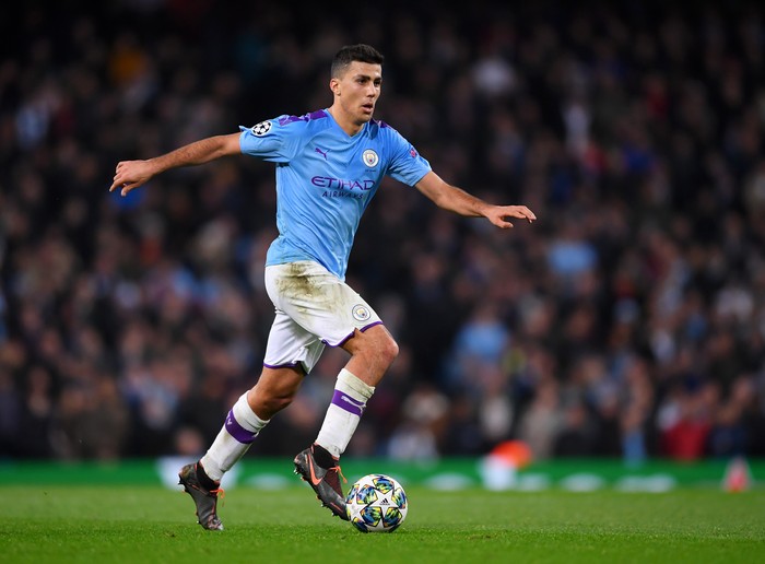 MANCHESTER, ENGLAND - NOVEMBER 26: Rodri of Manchester City runs with the ball during the UEFA Champions League group C match between Manchester City and Shakhtar Donetsk at Etihad Stadium on November 26, 2019 in Manchester, United Kingdom. (Photo by Laurence Griffiths/Getty Images)