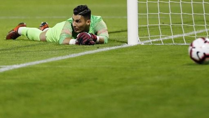 Turkeys goalkeeper Ugurcan Cakir is seen during the friendly under-21 football match between France and Turkey at the Robert Diochon stadium in the northwestern city of Le Petit-Quevilly, northwestern France on October 12, 2018. (Photo by CHARLY TRIBALLEAU / AFP)