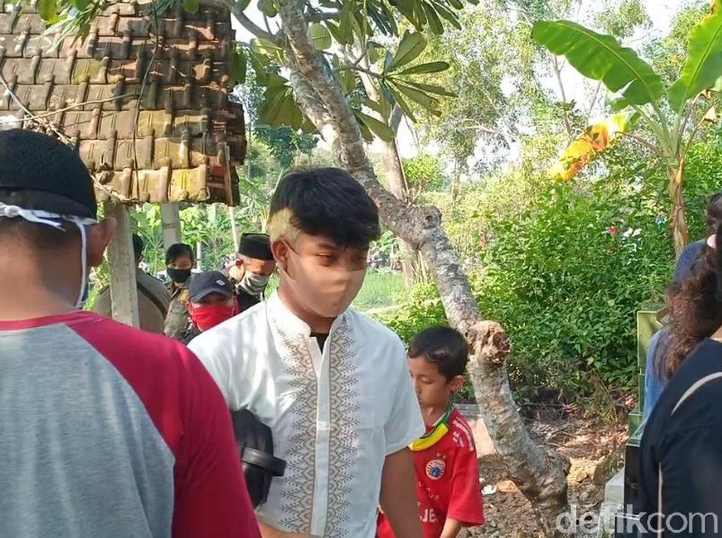 Pesan Didi Kempot Untuk Dua Anak Mamik Prakoso Ini Juga Bikin Mewek Pesan Didi Kempot Untuk Dua Anak Mamik Prakoso Ini Juga Bikin Mewek