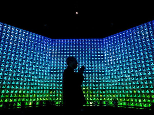 Mandi Cahaya LED di Rumah Abu Kuil Koukokuji