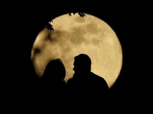 Pesona Fenomena Supermoon Terakhir 2020