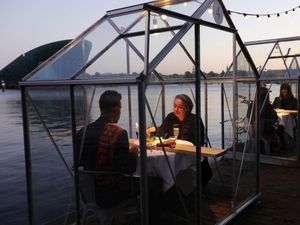 Keren! Restoran di Belanda Ini Siapkan Ruang Kaca Untuk Cegah Virus Corona