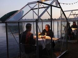 Keren! Restoran di Belanda Ini Siapkan Ruang Kaca Untuk Cegah Virus Corona