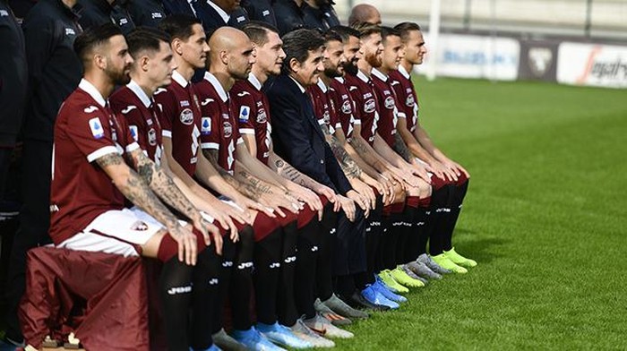 Foto Marco Alpozzi/LaPresse 
28 Ottobre 2019 Torino, Italia 
sport calcio 
ESCLUSIVA TORINO FC
Backstage foto squadra Torino Fc stagione 2019-2020 allo stadio Filadelfia 
Nella foto:  Un momento del Backstage

Photo Marco Alpozzi/LaPresse 
October 28, 2019 Turin, Italy 
sport soccer
EXCLUSIVE TORINO FC 
Official backstage Torino Fc team shooting for the season 2019-2020
In the pic: Backstage
