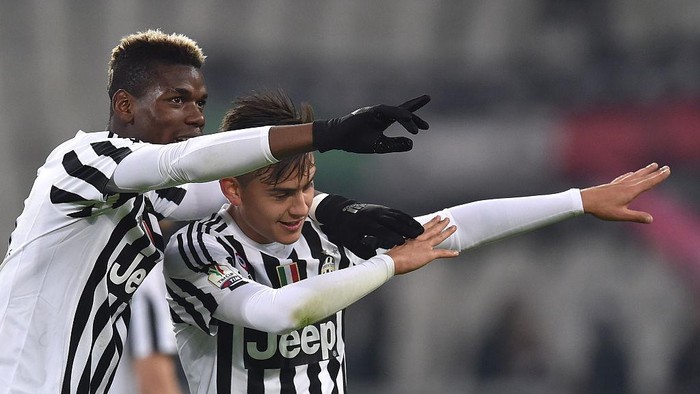 TURIN, ITALY - DECEMBER 16:  Paul Pogba (L) and Paulo Dybala of FC Juventus celebrate victory at the end of the TIM Cup match between FC Juventus and Torino FC at Juventus Arena on December 16, 2015 in Turin, Italy.  (Photo by Valerio Pennicino/Getty Images)