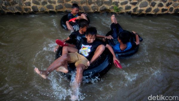 Seru Banget! Begini Cara Anak-anak Sumedang Ngabuburit