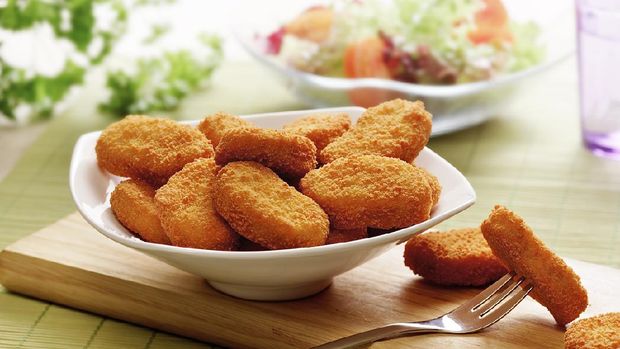chicken nuggets with ketchup
