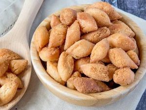 Gurih dan Renyah, Ini Fakta Biji Ketapang Jajanan Lebaran Khas Betawi Gurih dan Renyah, Ini Fakta Biji Ketapang Jajanan Lebaran Khas Betawi