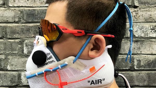 Pasangan Suami Istri Bikin Masker dari Sneakers Mahal, Nike Sampai Yeezy