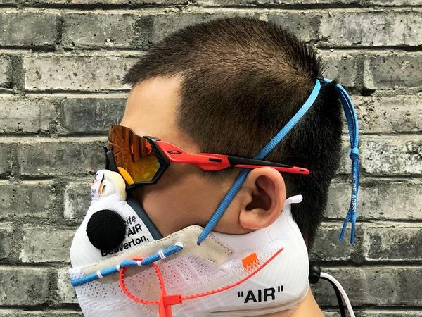 Pasangan Suami Istri Bikin Masker dari Sneakers Mahal, Nike Sampai Yeezy