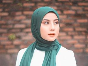 Cantik! Berhijab Selama Ramadhan, Awkarin Banjir Pujian