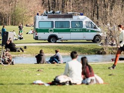 Virus Corona Merebak di Jerman, Kesalahan Kaum Muda yang Tidak Patuh Aturan?