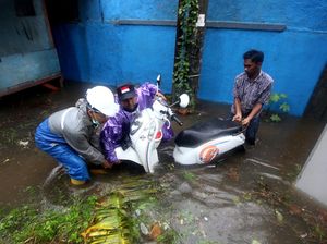 Banjir Akibat Hujan Deras Rendam Banda Aceh